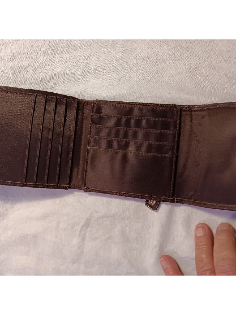 Liz Claiborne tri fold leather brown billfold - Picture 3 of 4